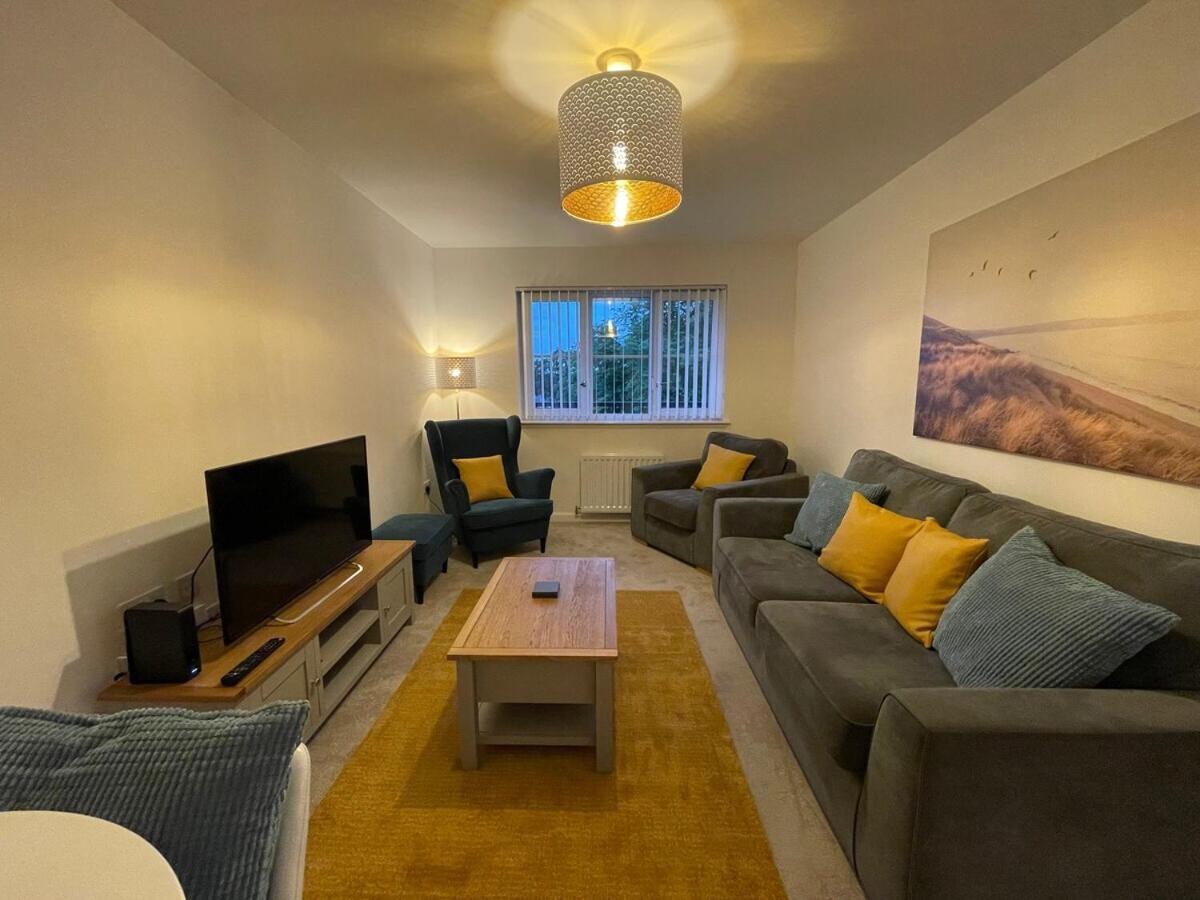 2 Bedroom Luxury Flat In Quiet Village Of Bishopton Bishopton  Exterior foto